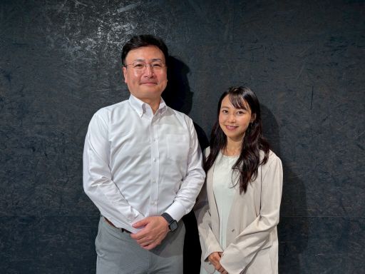 LIFE CROSSING presented by税理士法人アクシア　パーソナリティーの長崎真友子と税理士曽根隆弘さんです。